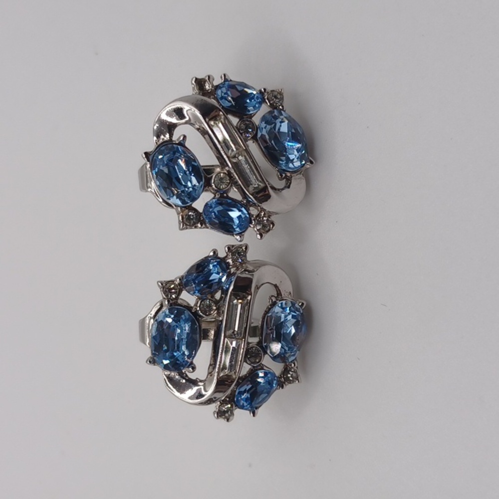 Crown Trifari Silver Tone and Blue Rhinetone Brooch and Clip On Jewelry Set - Picture 3 of 8